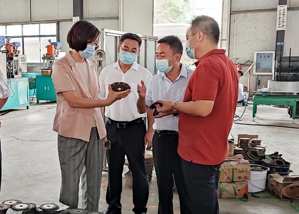 鄂州市委常委、統(tǒng)戰(zhàn)部部長(zhǎng)鄒霞一行蒞臨昌利公司調(diào)研指導(dǎo)