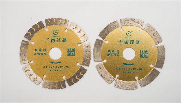 當(dāng)石材鋸片在切割時發(fā)生嚴(yán)重偏擺，你會怎么做？