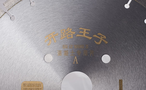 國內(nèi)石材加工鋸片基體規(guī)格從200mm開始，最大達(dá)到3500 mm